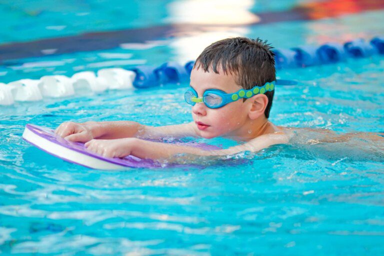 Here are the amazing benefits of swimming kids!