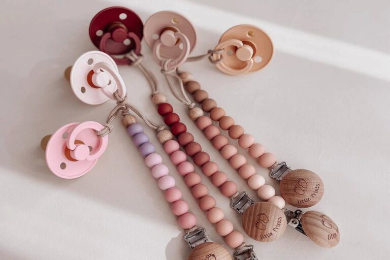 Pacifier fashion show – what we choose and how, which pacifier and with which pacifier chain